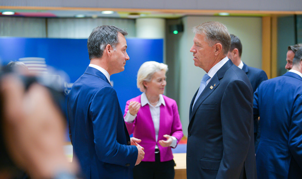 Liderii Uniunii Europene au convenit să blocheze mare parte din importurile de petrol din Rusia Liderii Uniunii Europene au convenit să blocheze mare parte din importurile de petrol din Rusia