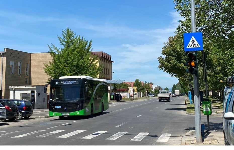 Semaforul cu buton de pe Calea Feldioarei intersecţie cu Ecaterina Teodoroiu devine funcțional