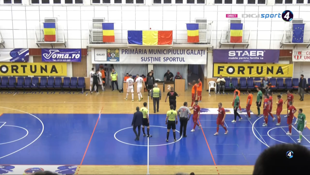 Galați conduce Deva în finala de futsal