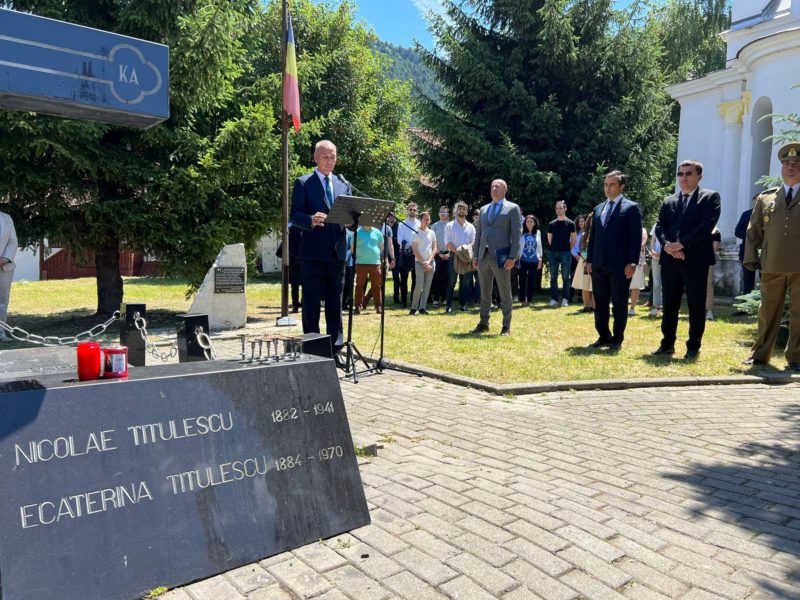 Cursuri de diplomație la Brașov, pentru tineri din toată lumea