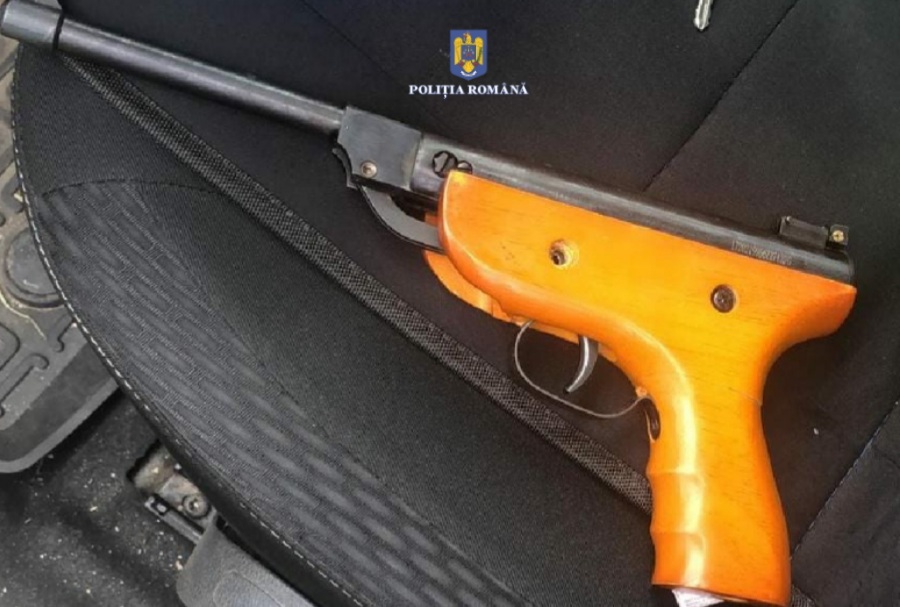 2 mureșeni, reținuți pentru nerespectarea regimului armelor