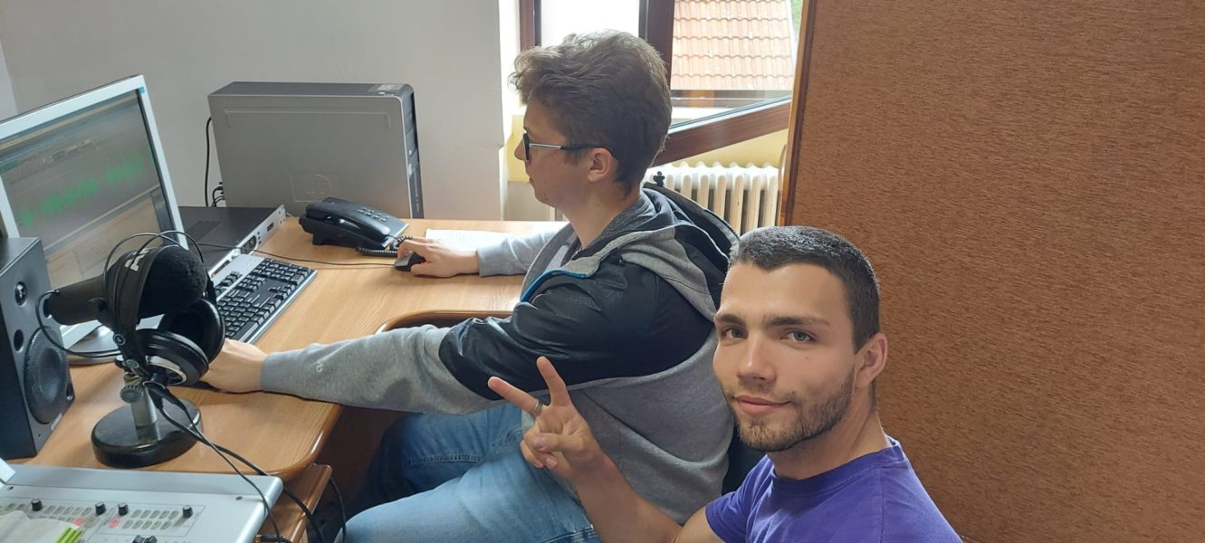 Pricepere, pasiune și determinare la Radio Târgu Mureș (impresiile unui student aflat în practică la Radio Târgu Mureș)