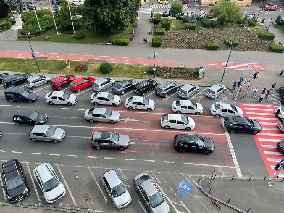 Taximetriștii protestează, la Brașov, pentru a doua zi consecutiv