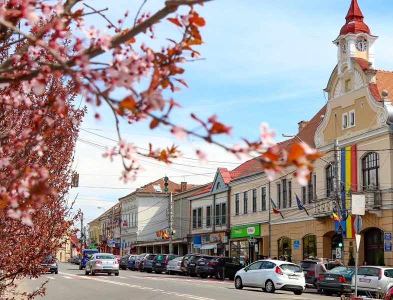 Reghinul dă cablurile jos de pe stâlpi, deocamdată în zona centrală