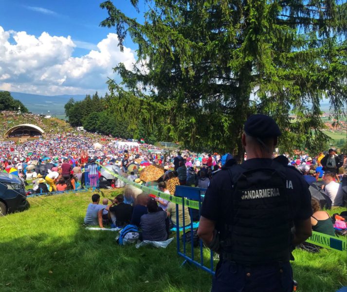 La această oră la Șumuleu Ciuc – Harghita este în desfășurare slujba de Rusalii