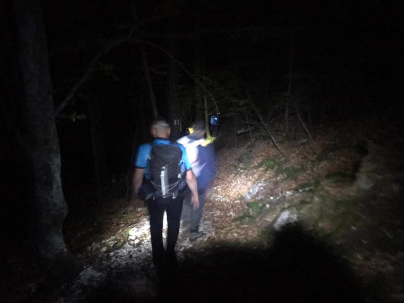 Patru turişti au reușit să coboare azi noapte cu ajutorul jandarmilor, din Masivul Piatra Craiului