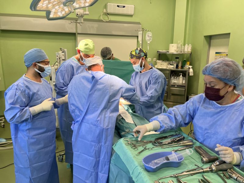 A doua intervenţie de artroplastie de revizie de şold cu alogrefă, la Spitalul Clinic Judeţean de Urgenţă Târgu Mureş