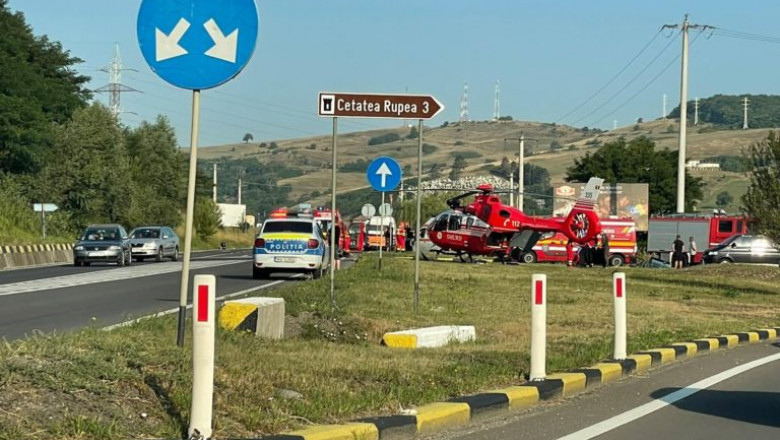 Accident rutier cu patru victime, în Brașov. A fost solicitată intervenția elicopterului SMURD Accident rutier cu patru victime, în Brașov. A fost solicitată intervenția elicopterului SMURD