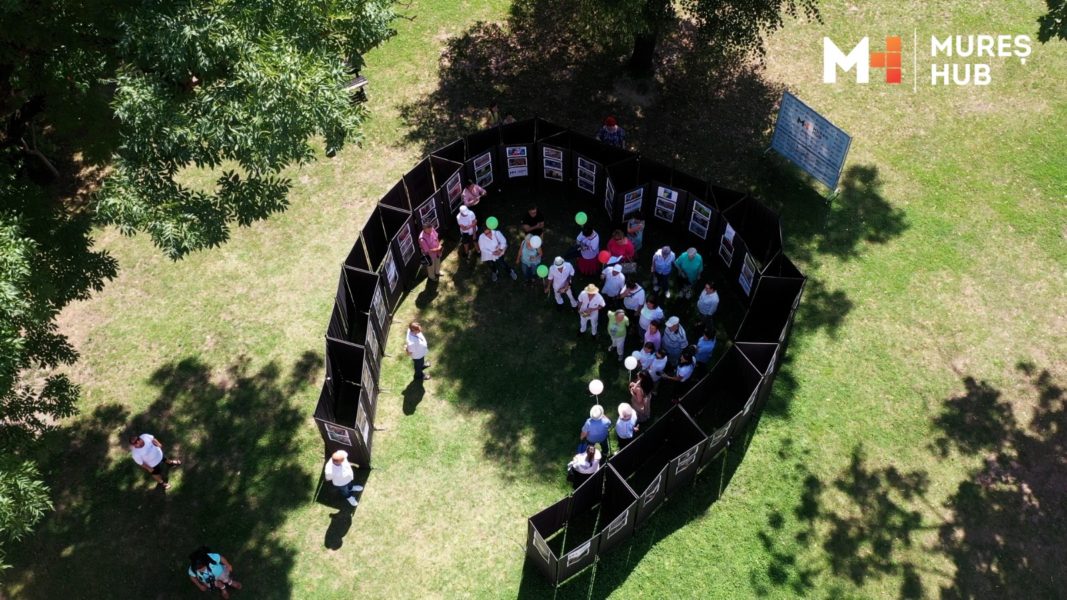 Expoziție de fotografie curatoriată de refugiații ucraineni din județul Mureș