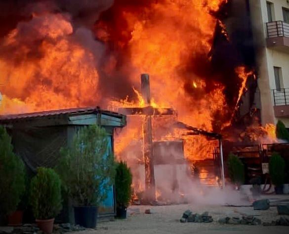 30 de persoane au fost evacuate la Constanța din biserica în flăcări