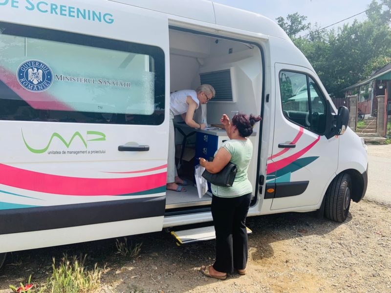 Caravană mobilă pentru screeningul cancerului de col uterin în județul Brașov