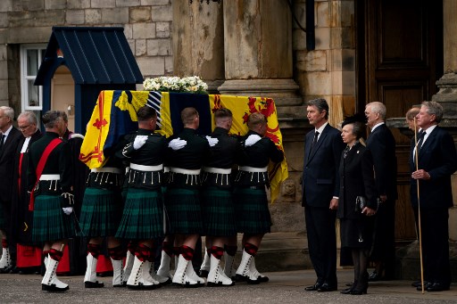 Sicriul Reginei Elisabeta a II-a va fi depus azi în Catedrala din Edinburgh