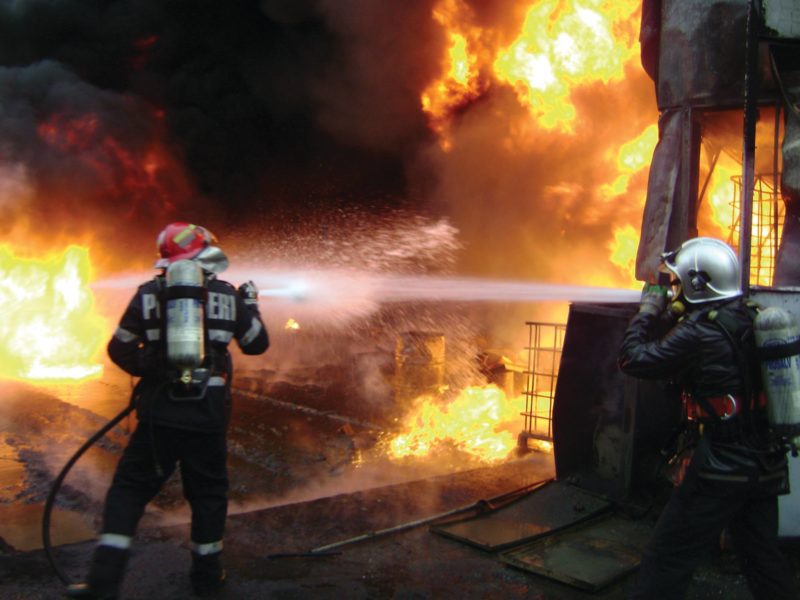 Incendiu într-un hotel din staţiunea Călimăneşti