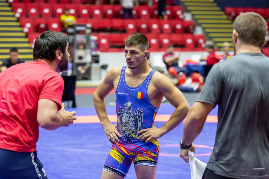 România participă cu 14 sportivi la Campionatele Mondiale de lupte pentru seniori