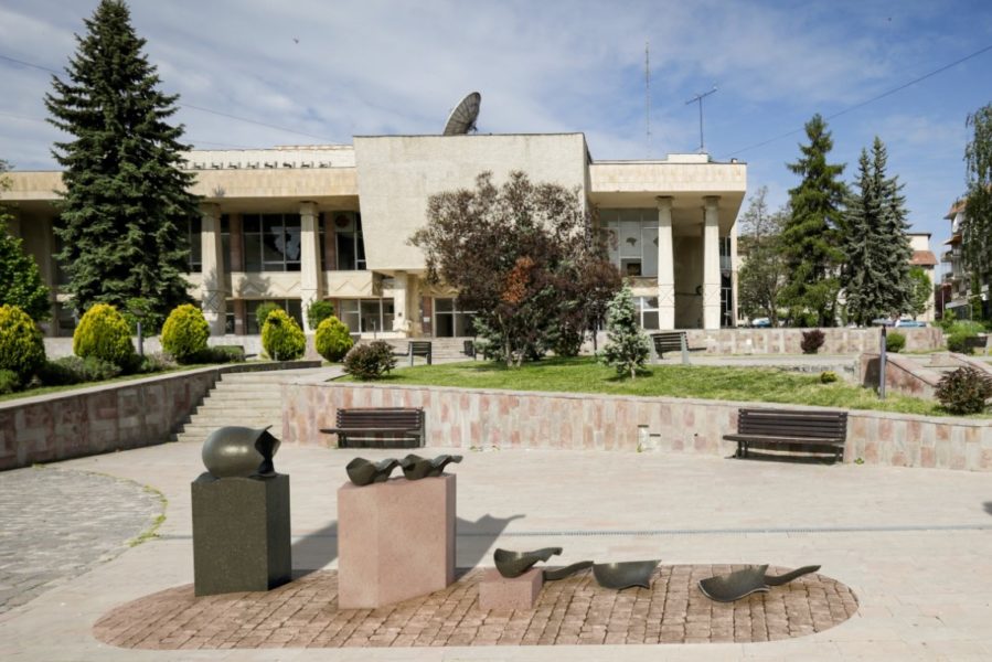 O sculptură în memoria copilului ucis de o explozie în 1984 va fi dezvelită la Sfântu Gheorghe O sculptură în memoria copilului ucis de o explozie în 1984 va fi dezvelită la Sfântu Gheorghe