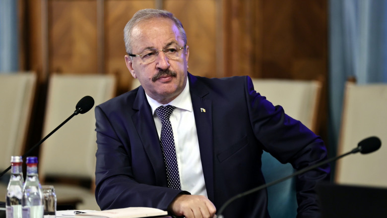 Ministrul Vasile Dîncu participă, mâine, la deshiderea anului universitar din cadrul UMFST Târgu Mureş