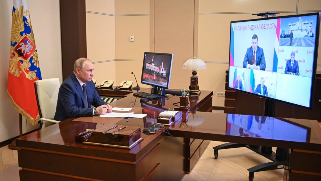 Petiție prin care se cere demisia lui Putin, postată pe platforma Twitter