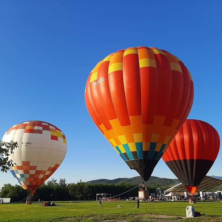 Covasna: Festivalul baloanelor cu aer cald – timp de patru zile, lângă Târgu Secuiesc