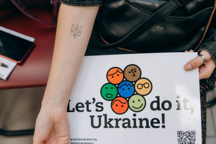 Ajutoare în bani, medicamente și obiecte pentru Ucraina din partea Let’s Do It, România