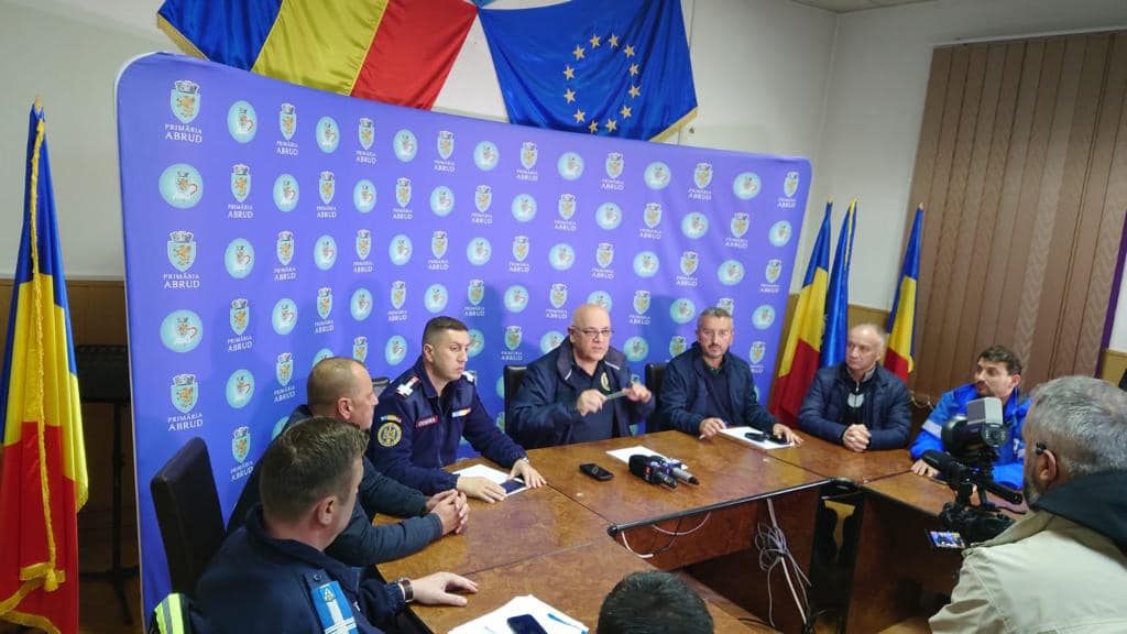 UPDATE: Alertã la Roșia Montanã. Apa din acumularea Tăul Mare, de la Roşia Montană, evacuată printr-o conductă cu by-pass