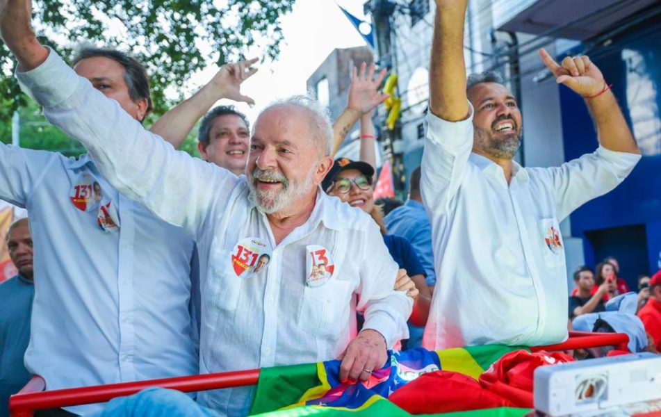 Sondajele de opinie arată că fostul lider brazilian Lula da Silva este favorit la alegerile prezidenţiale