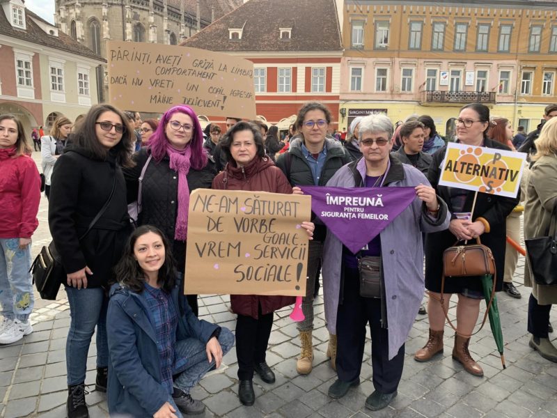 Sute de persoane s-au reunit, ieri, la Brașov, la „Marșul pentru Siguranța Femeilor”