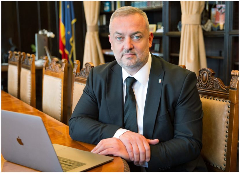La 94 de ani, de când a început să emită, postul public de radio a reuşit să rămână preferatul românilor