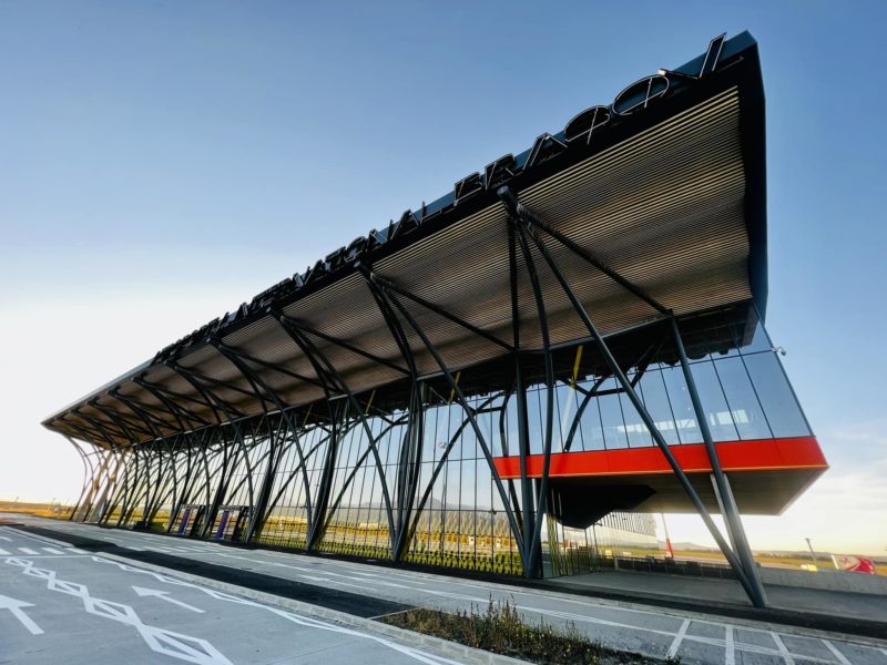 Aeroportul din Brașov angajează ingineri și tehnicieni