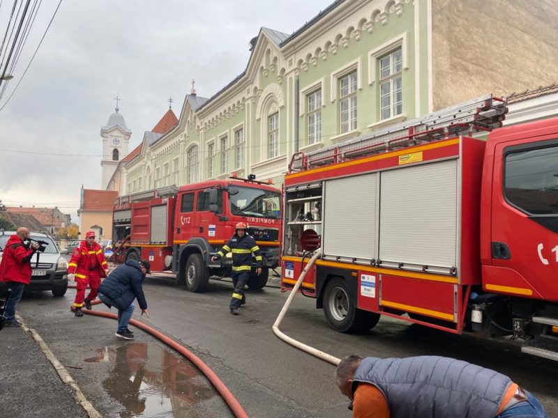 300 de elevi şi 25 de profesori evacuați dintr-o școală din Harghita