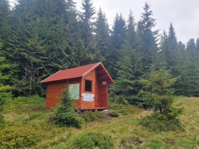 Salvamontiști mureșeni pregătesc traseele şi refugiile montane