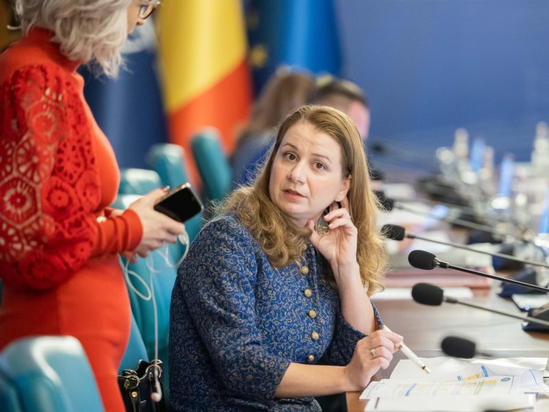 Ministrul Educaţiei, Ligia Deca a fost invitată săptămâna aceasta în Legislativ pentru a da detalii despre noile legi ale educaţiei Ministrul Educaţiei, Ligia Deca a fost invitată săptămâna aceasta în Legislativ pentru a da detalii despre noile legi ale educaţiei