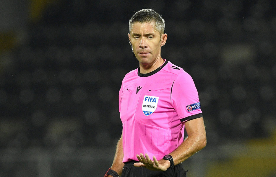 Radu Petrescu o arbitrează pe Barcelona