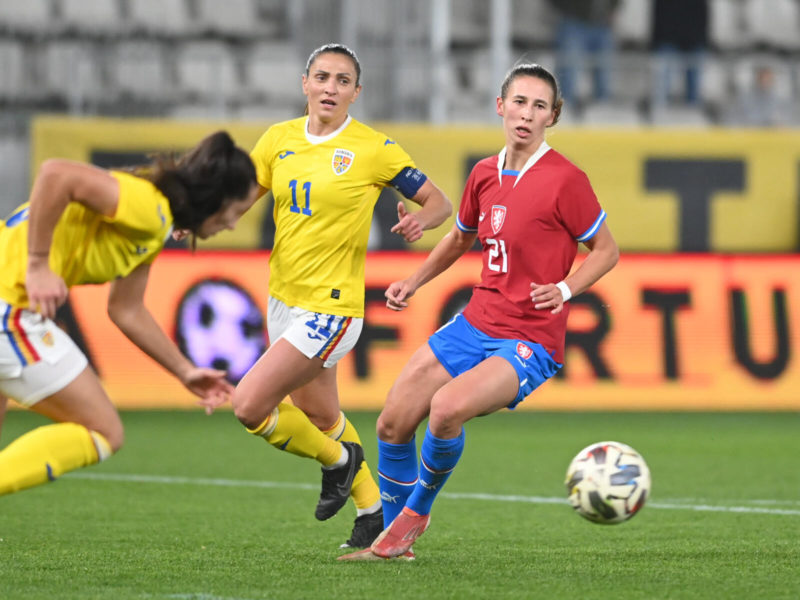 Pregătiri (cu eșecuri) la fotbal feminin
