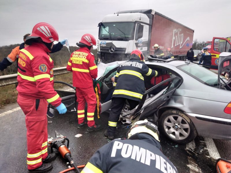 Patru persoane rănite într-un accident rutier, pe DN 1