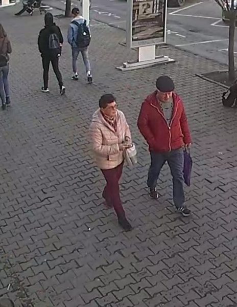 Poliţiştii cer ajutorul cetăţenilor pentru identificarea unor persoane care ar fi furat bani de la un bancomat