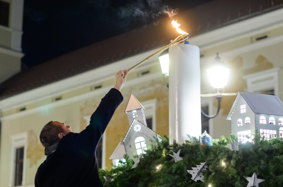 Prima lumânare de Advent va fi aprinsă pe 3 decembrie în Piaţa Centrală din Sfântu Gheorghe Prima lumânare de Advent va fi aprinsă pe 3 decembrie în Piaţa Centrală din Sfântu Gheorghe