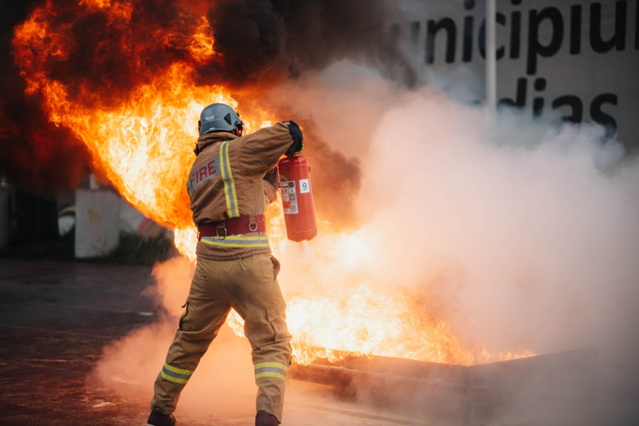 Peste 300 de operatori economici din toate județele țării și București, controlați de ISU