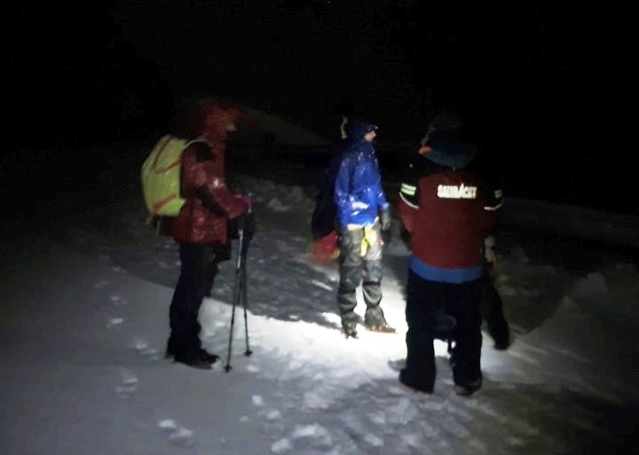 Salvamontiștii sibieni au recuperat 25 de turiști care au încercat să urce pe jos de la Bâlea Cascadă la Bâlea Lac