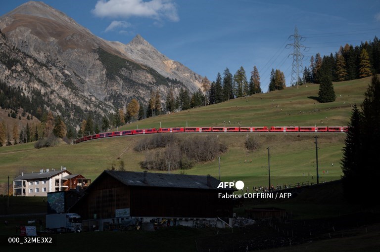 Elveția a lansat cel mai lung tren de pasageri din lume
