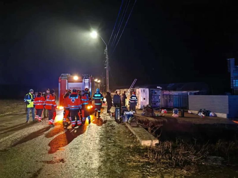 O echipă de medici din Iaşi a reuşit să replanteze braţele fetei de 15 ani – una dintre victimele accidentului de autocar de la Pașcani