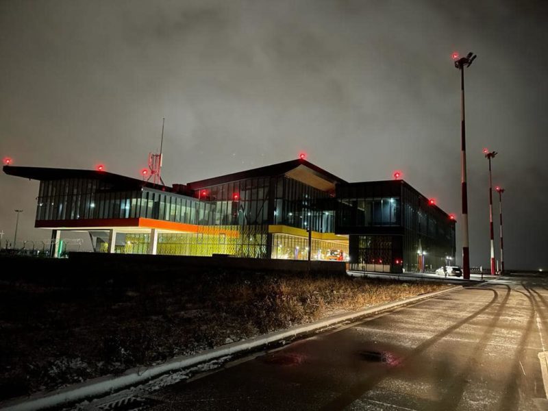 Pe aeroportul din Brașov a aterizat primul avion