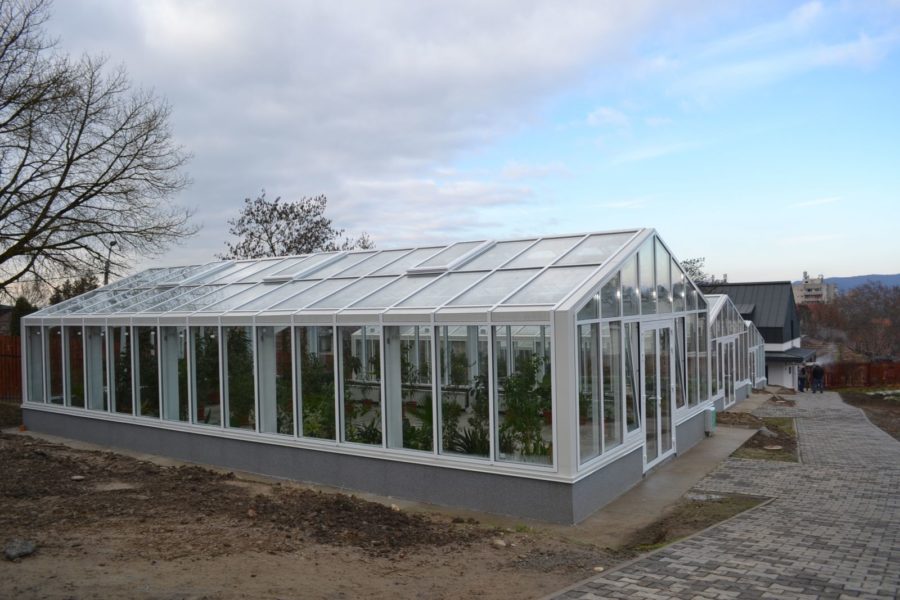 Nou centru de cercetări pentru plante medicinale şi aromatice, de circa 500.000 euro, inaugurat la UMFST Târgu Mureş