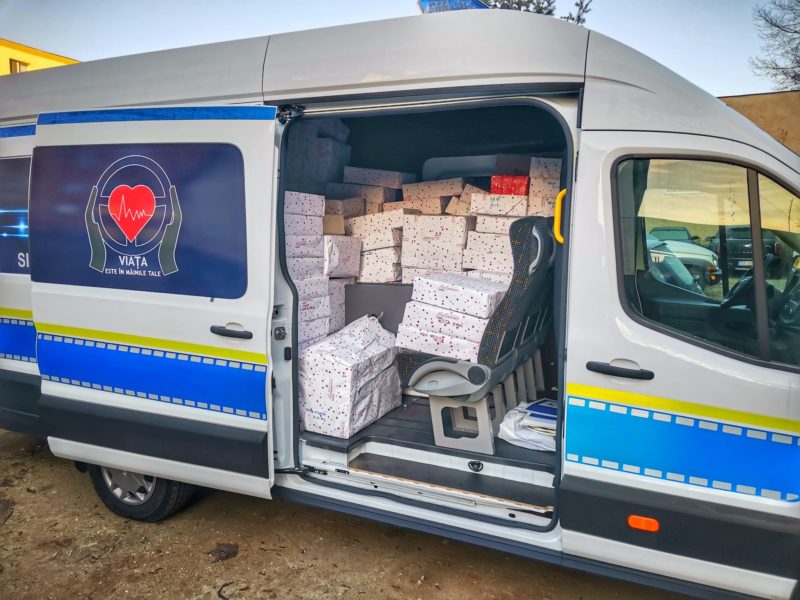 Polițiștii brașoveni îl ajută pe Moș să ajungă la toți copiii