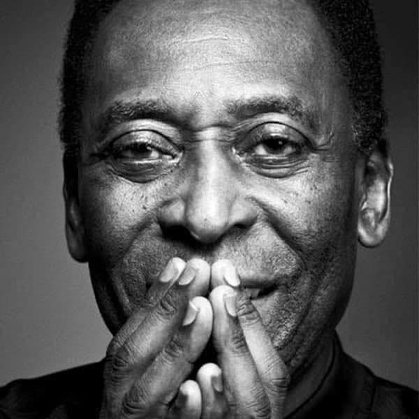 Marea legendă a fotbalului, Pele, s-a stins din viață