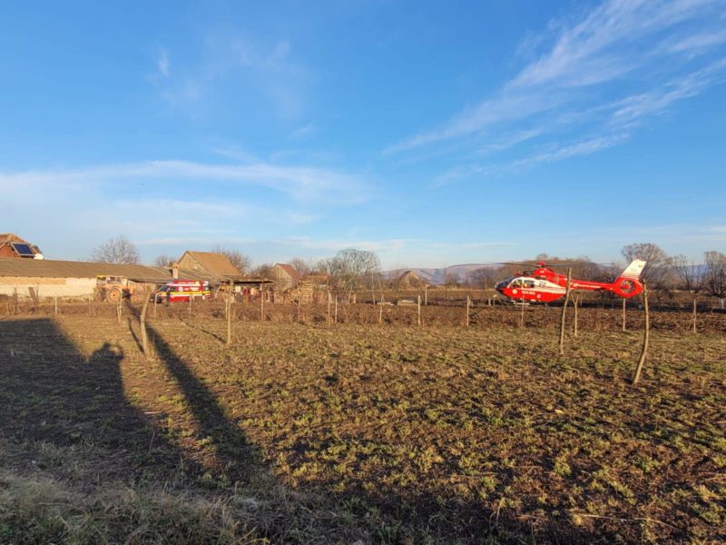 Bărbat aflat în comă după o lovitură la cap, transportat cu elicopterul, în mai puţin de o oră, din județul Covasna la Braşov