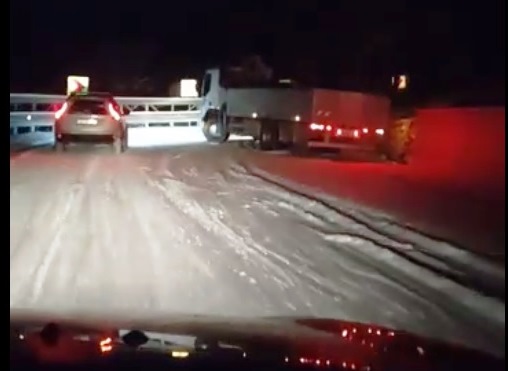 Trafic îngreunat de zăpadă pe mai multe drumuri județene și naționale din Bistrița-Năsăud