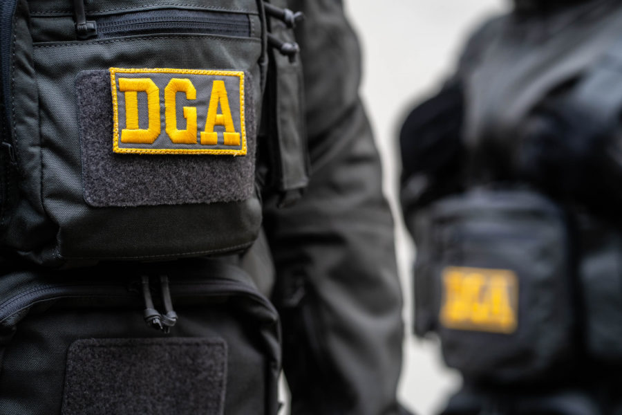 Braşov: Poliţiştii vizaţi în dosarul de corupţie – puşi în libertate; patru dintre ei – sub control judiciar