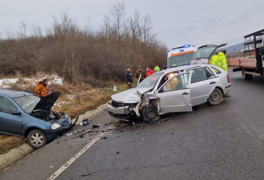 Sibiu: Trei bărbaţi transportaţi la spital în urma unui accident rutier de pe DN14, în Ruşi