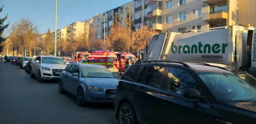 Un angajat al firmei de salubritate, rănit în accidentul de pe strada Cutezanței din Tg.Mureș Un angajat al firmei de salubritate, rănit în accidentul de pe strada Cutezanței din Tg.Mureș