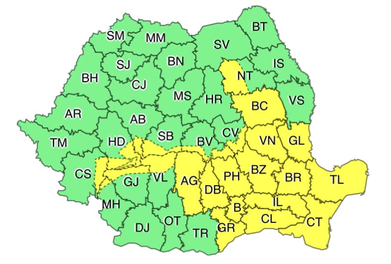 Zone din 25 de judeţe şi Bucureşti, sub Cod galben de ninsoare şi viscol, până mâine seară